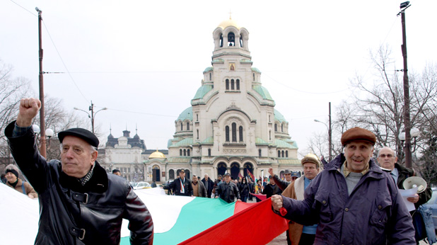 Пенсионери протестират против новите цени на тока Пенсионери протестират против новите цени на тока