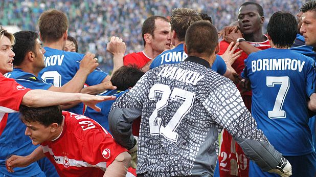 Бой след Левски - ЦСКА 2:0 през 2000 г. Бой след Левски - ЦСКА 2:0 през 2000 г.