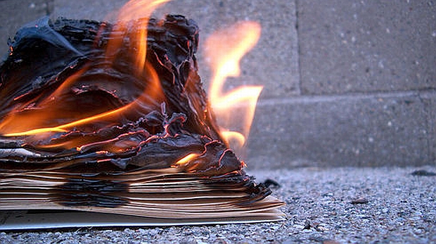 горяща книга, книга горяща книга, книга