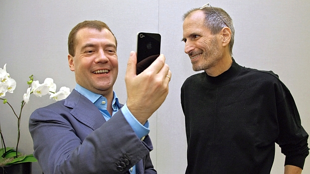 iPhone 4, дмитрий медведев, стив джобс iPhone 4, дмитрий медведев, стив джобс