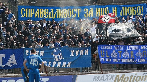пречупен кръст в агитката на Левски пречупен кръст в агитката на Левски