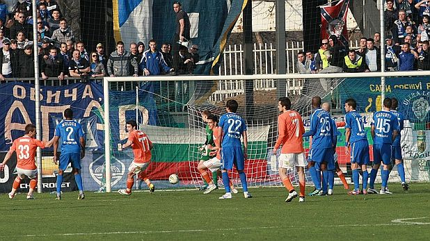 Христо Янев отбеляза от пряк свободен удар гола в мача Литекс - Левски 1:0, игран на 29 март 2012 Христо Янев отбеляза от пряк свободен удар гола в мача Литекс - Левски 1:0, игран на 29 март 2012