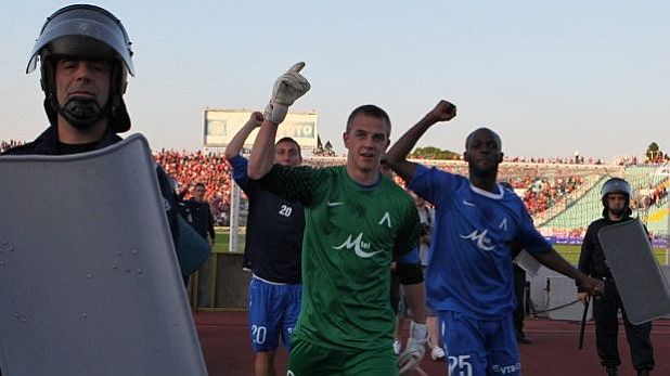 Пламен Илиев и Сюлейман Диамутен се радват на победата на Левски с 1:0 над ЦСКА във Вечното дерби на 29 април 2012 Пламен Илиев и Сюлейман Диамутен се радват на победата на Левски с 1:0 над ЦСКА във Вечното дерби на 29 април 2012