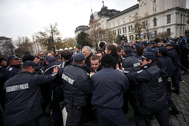12 ноември,протест,сблъсъци 12 ноември 12 ноември,протест,сблъсъци 12 ноември