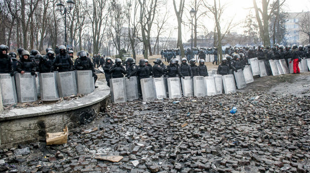 камъни, Киев, полиция камъни, Киев, полиция