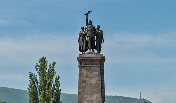 паметник на съветската армия паметник на съветската армия