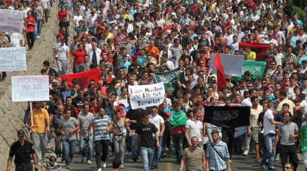 Албанци на протест в Скопие Албанци на протест в Скопие