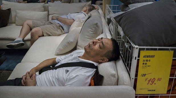 Хора спят в Ikea Хора спят в Ikea