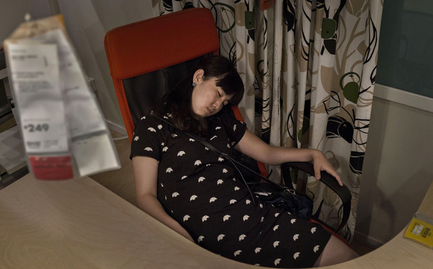 Хора спят в Ikea Хора спят в Ikea