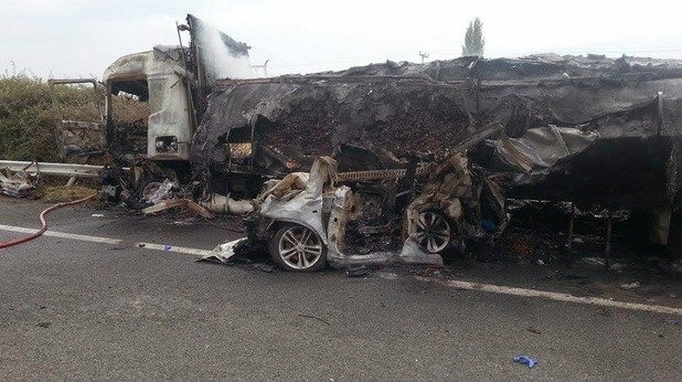 Български тир с румънски шофьор предизвика жестока катастрофа в Гърция Български тир с румънски шофьор предизвика жестока катастрофа в Гърция