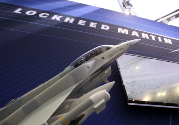 модел на изтребител f-16 на lockheed martin модел на изтребител f-16 на lockheed martin