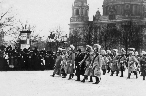 Заличени хора от исторически снимки Заличени хора от исторически снимки