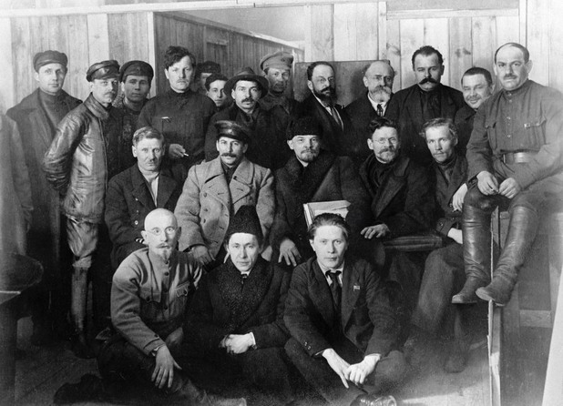 Заличени хора от исторически снимки Заличени хора от исторически снимки