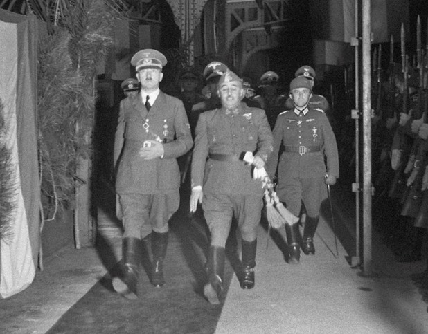 Заличени хора от исторически снимки Заличени хора от исторически снимки