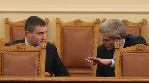 Дискусия между новите министри Дискусия между новите министри