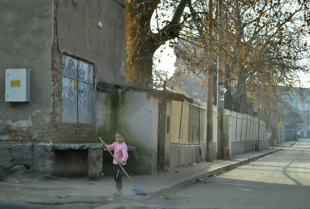 момиче с метла момиче с метла