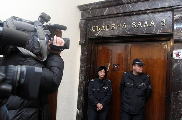 Състав на Върховния административен съд (ВАС) гледа делото за отнемането на лиценза на Корпоративна търговска банка (КТБ). Състав на Върховния административен съд (ВАС) гледа делото за отнемането на лиценза на Корпоративна търговска банка (КТБ).