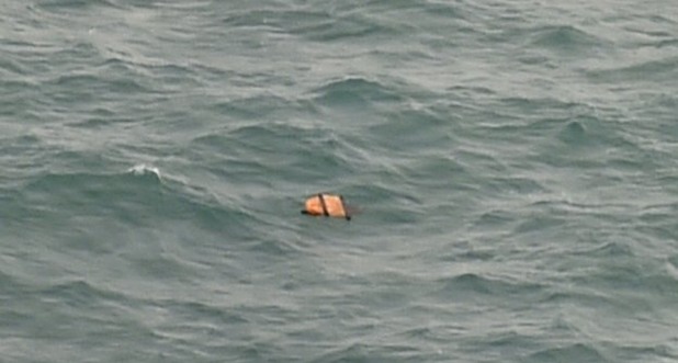 Останки от QZ8501 са намерени в океана Останки от QZ8501 са намерени в океана