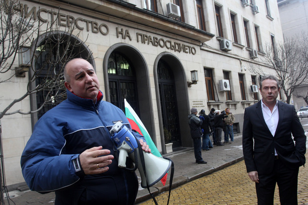 Служители на всички затвори в страната излязоха на протест днес в София Служители на всички затвори в страната излязоха на протест днес в София