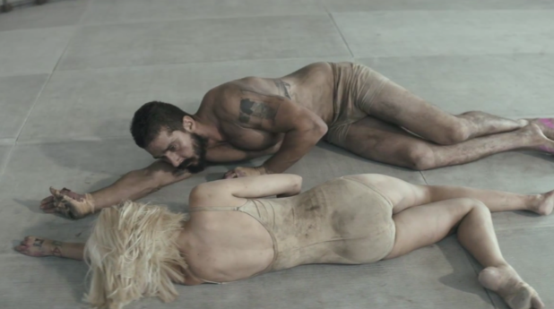 Мади Циглер и Шая Лебьоф в Elastic Heart Мади Циглер и Шая Лебьоф в Elastic Heart