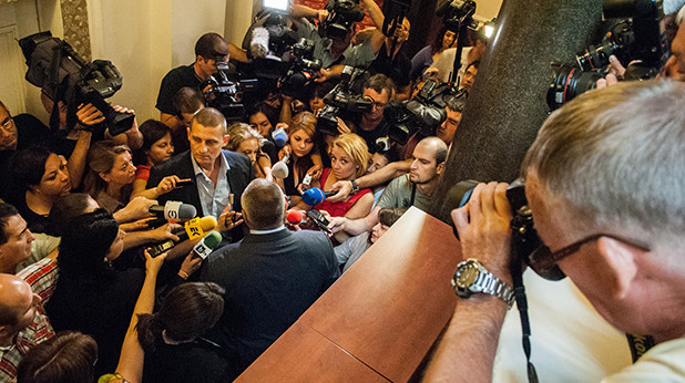 Атака на журналисти в парламента Атака на журналисти в парламента
