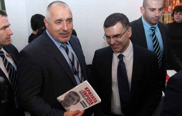 Бившият финансов министър Симеон Дянков представя днес, 3 февруари, своята книга "Кризата в Европа. Поглед отвътре". Бившият финансов министър Симеон Дянков представя днес, 3 февруари, своята книга "Кризата в Европа. Поглед отвътре".
