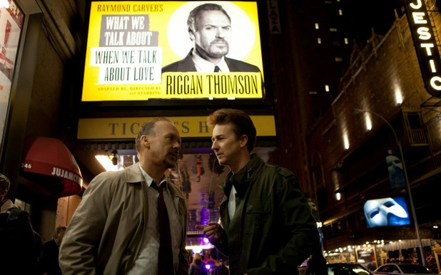 майкъл кийтън и едуард нортън в сцена от birdman майкъл кийтън и едуард нортън в сцена от birdman