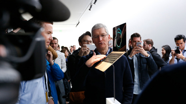 Тим Кук представя новия Macbook Тим Кук представя новия Macbook