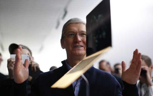 Тим Кук представя новия Macbook Тим Кук представя новия Macbook