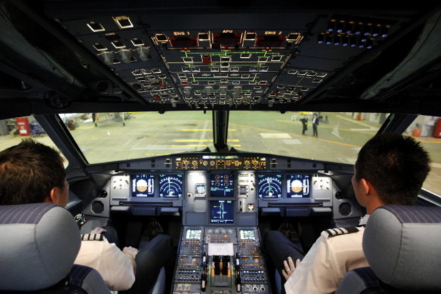 пилотската кабина на airbus a320 пилотската кабина на airbus a320