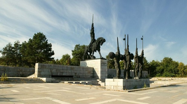 Паметник на хан Аспарух, Добрич Паметник на хан Аспарух, Добрич
