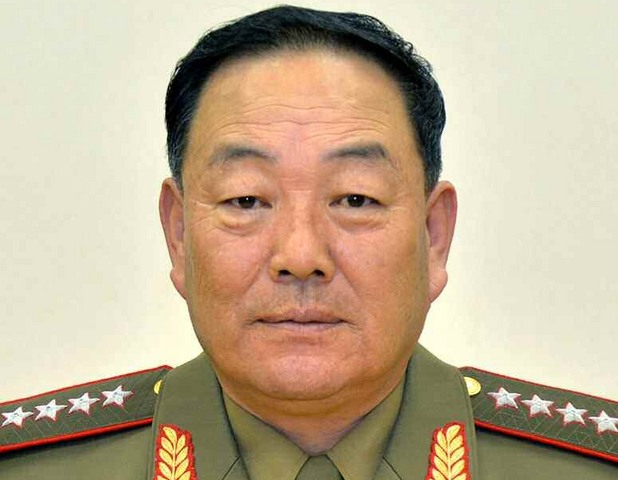 Смърт за министъра на отбраната Хьон Йон-чол, заспал пред Ким Чен Ун Смърт за министъра на отбраната Хьон Йон-чол, заспал пред Ким Чен Ун