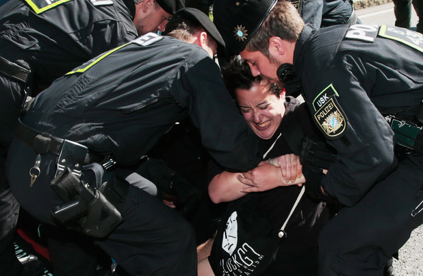 г-7, протести г-7, протести