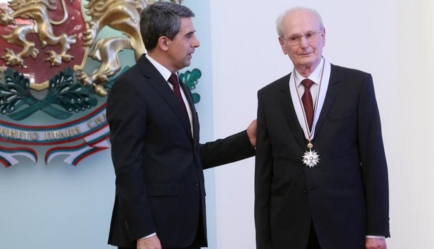Президентът Росен Плевнелиев удостои с държавно отличие уважавания юрист и общественик Неделчо Беронов Президентът Росен Плевнелиев удостои с държавно отличие уважавания юрист и общественик Неделчо Беронов