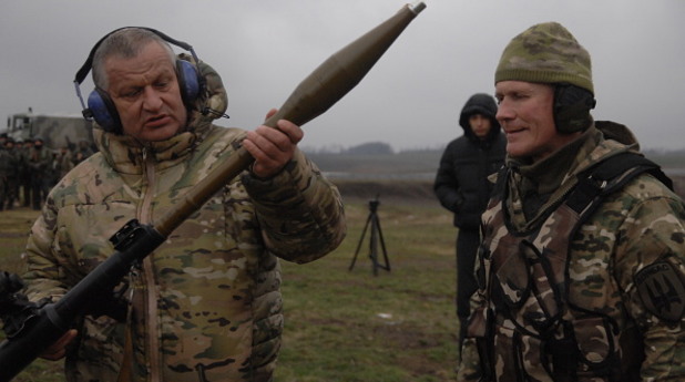 Тренировка на доброволческия отряд "Донбас" Тренировка на доброволческия отряд "Донбас"