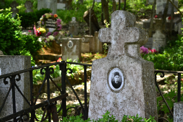 Резултат с изображение за „изоставено гробище“