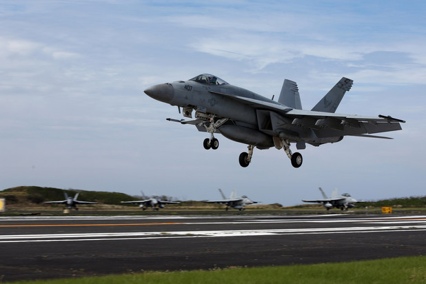 f-18 f-18