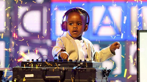 диджей Arch Jnr побеждава в SA got talent диджей Arch Jnr побеждава в SA got talent