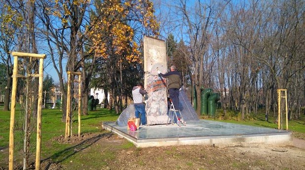 парче от берлинската стена парче от берлинската стена
