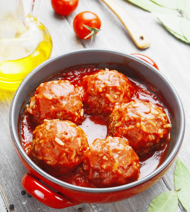 Кюфтета с кайма, ориз и доматен сос Кюфтета с кайма, ориз и доматен сос