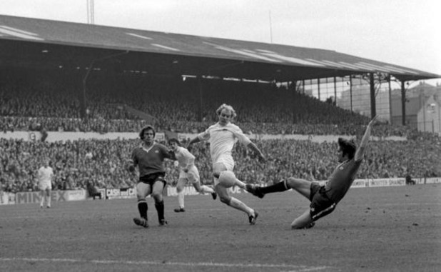 Първа дивизия, 11 октомври 1975 г. Първа дивизия, 11 октомври 1975 г.