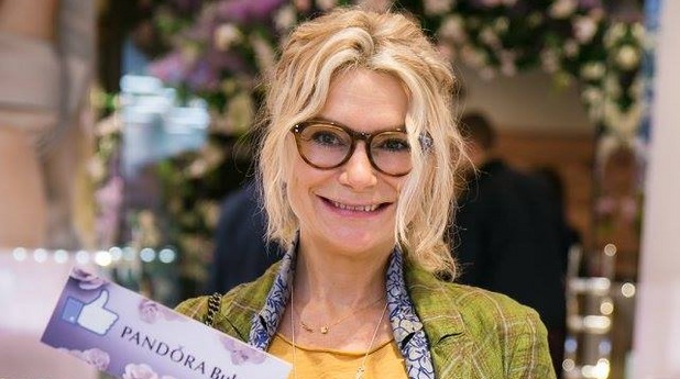 Pandora, кремена халваджиян Pandora, кремена халваджиян
