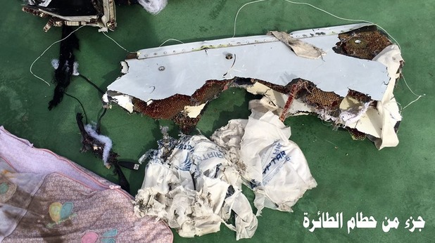 Първи кадри от останките на полет MS804 Първи кадри от останките на полет MS804
