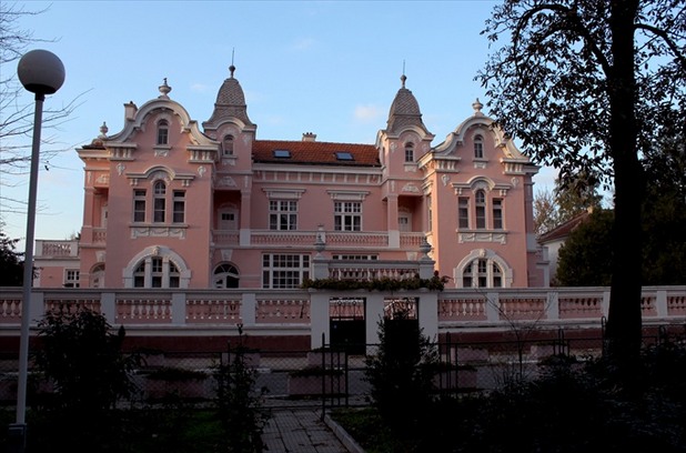 Културният център в Нова Загора Културният център в Нова Загора