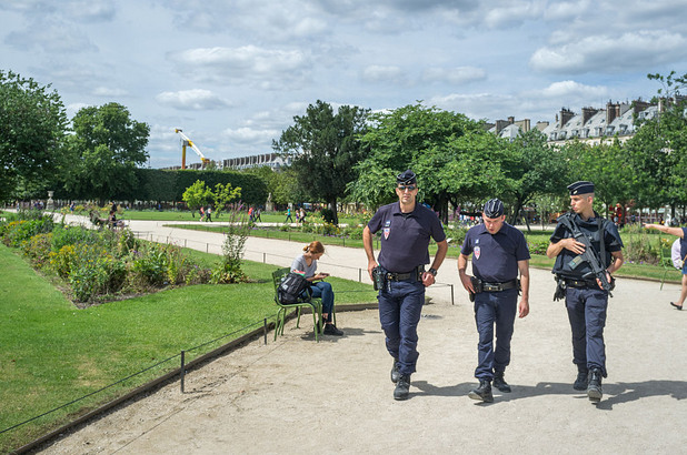 париж, полиция, август 2016 париж, полиция, август 2016