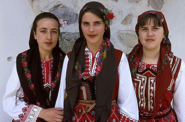 Български народни носии Български народни носии