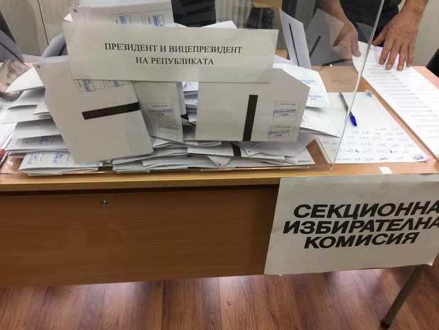 06112016,бюлетина,гласуване,избори 2016,урна 06112016,бюлетина,гласуване,избори 2016,урна