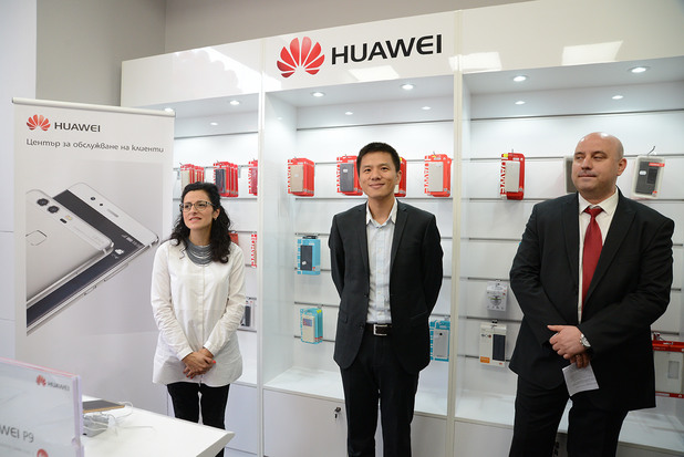 Huawei откри първия център за обслужване на клиенти в България Huawei откри първия център за обслужване на клиенти в България