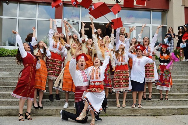 Абитуриенти с носии Абитуриенти с носии