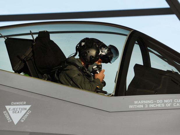 пилот на f-35 пилот на f-35
